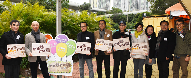 環境局局長黃錦星先生及多位議員出席「re乜re物歲晚換物@觀塘」，鼓勵市民惜物減廢，實踐綠色環保生活。